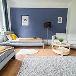 Apartment Fullhouse - - Premium A9