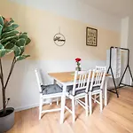 Fullhouse - - Premium A9 Apartment Magdeburg