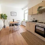 Apartment Fullhouse - - Premium A9